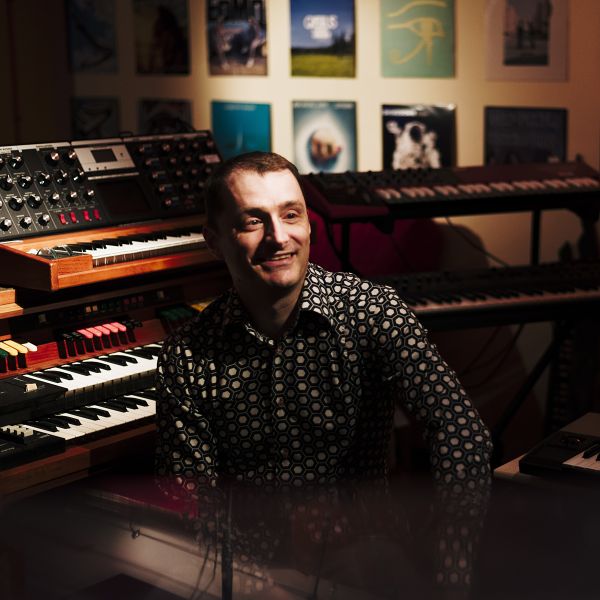 Photo de Juan Escribano dans son studio